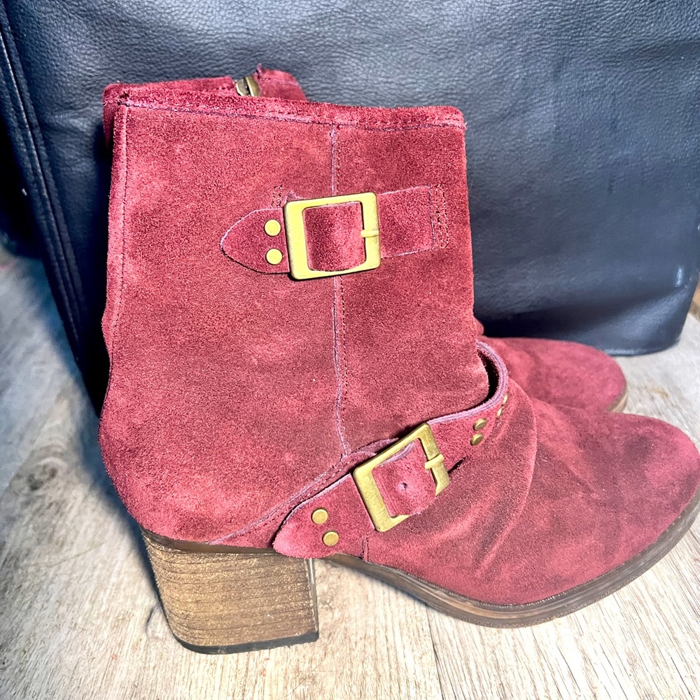 ankle booties, maroon suede, excellent condition, size 8, whimsigoth